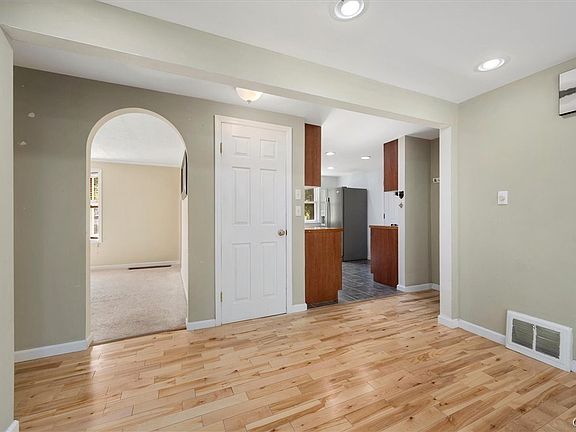 4th image of 54 Sunnyside Dr