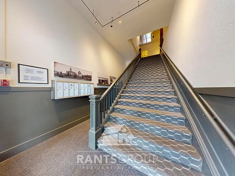 Thompson Apartments — Photo 9