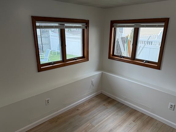 4th image of 97 Mill St Unit 2
