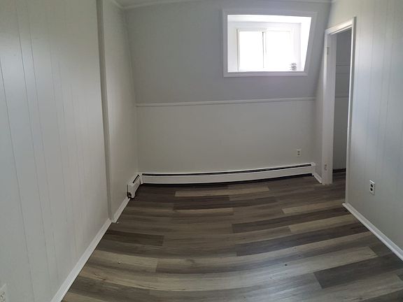 4th image of 109 Main St Floor 2