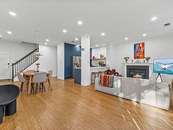 3rd image of 226 Riverwalk Way
