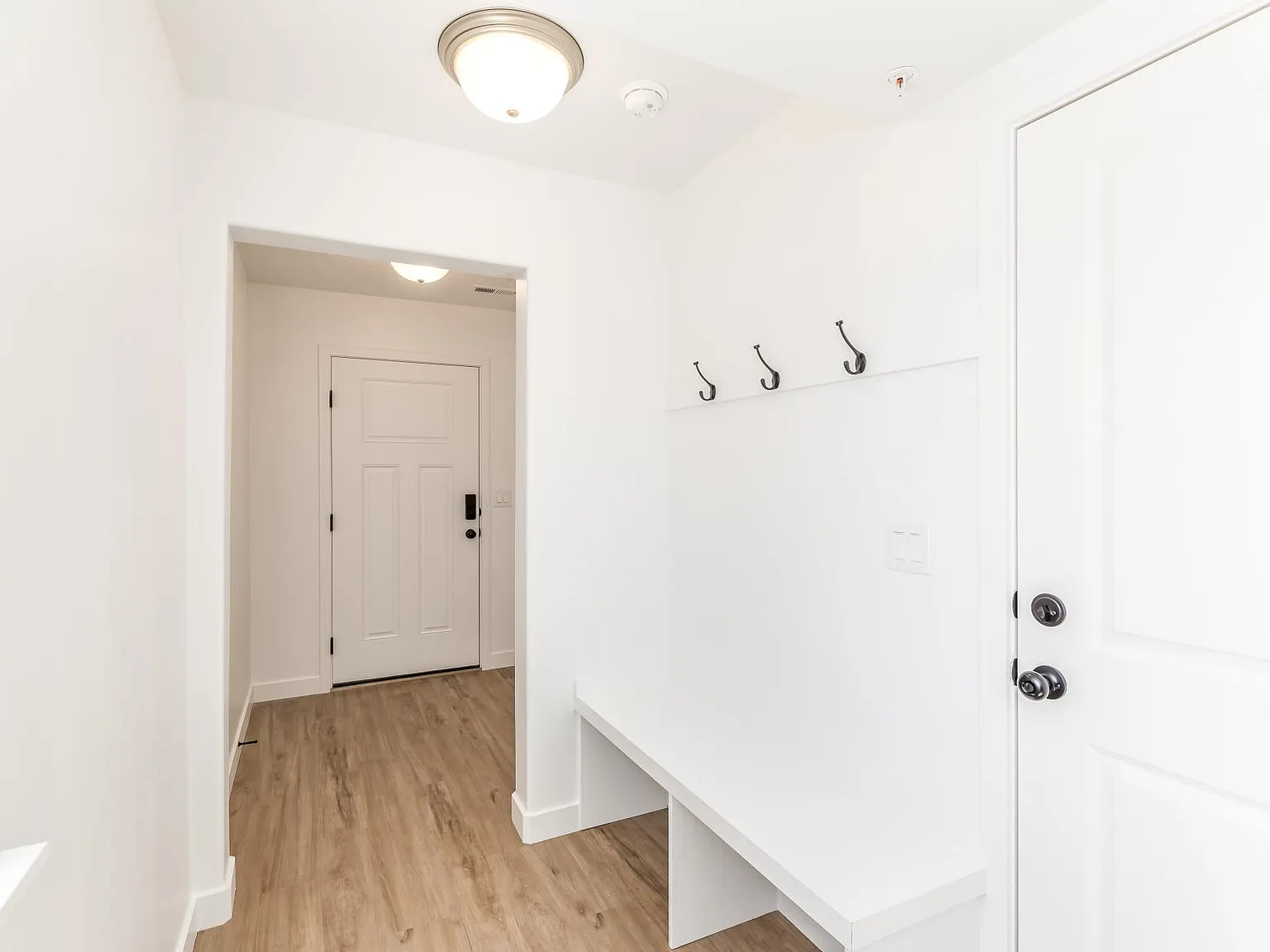 3 bed, 2.5 bath, 1501 sqft, $2,350 — Photo 2
