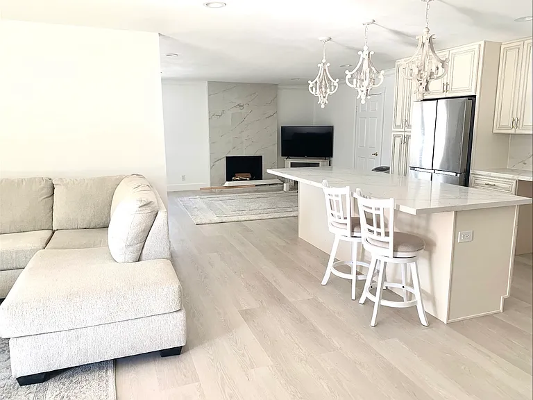 1534 Kearney Ave — Photo 2