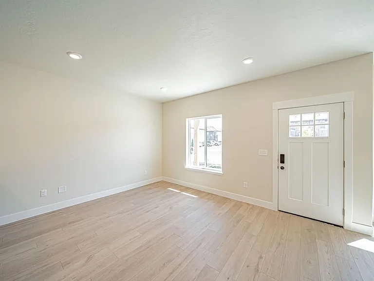 351 E Lorene St — Photo 15