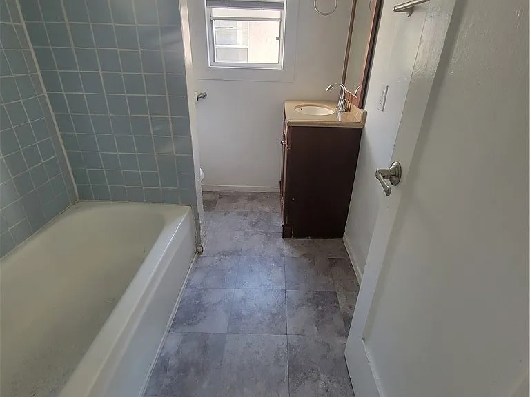 2930 W 11th St — Photo 21