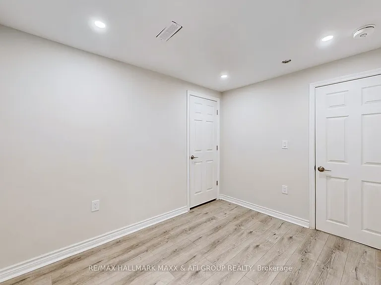 719 Shanahan Blvd #B — Photo 16