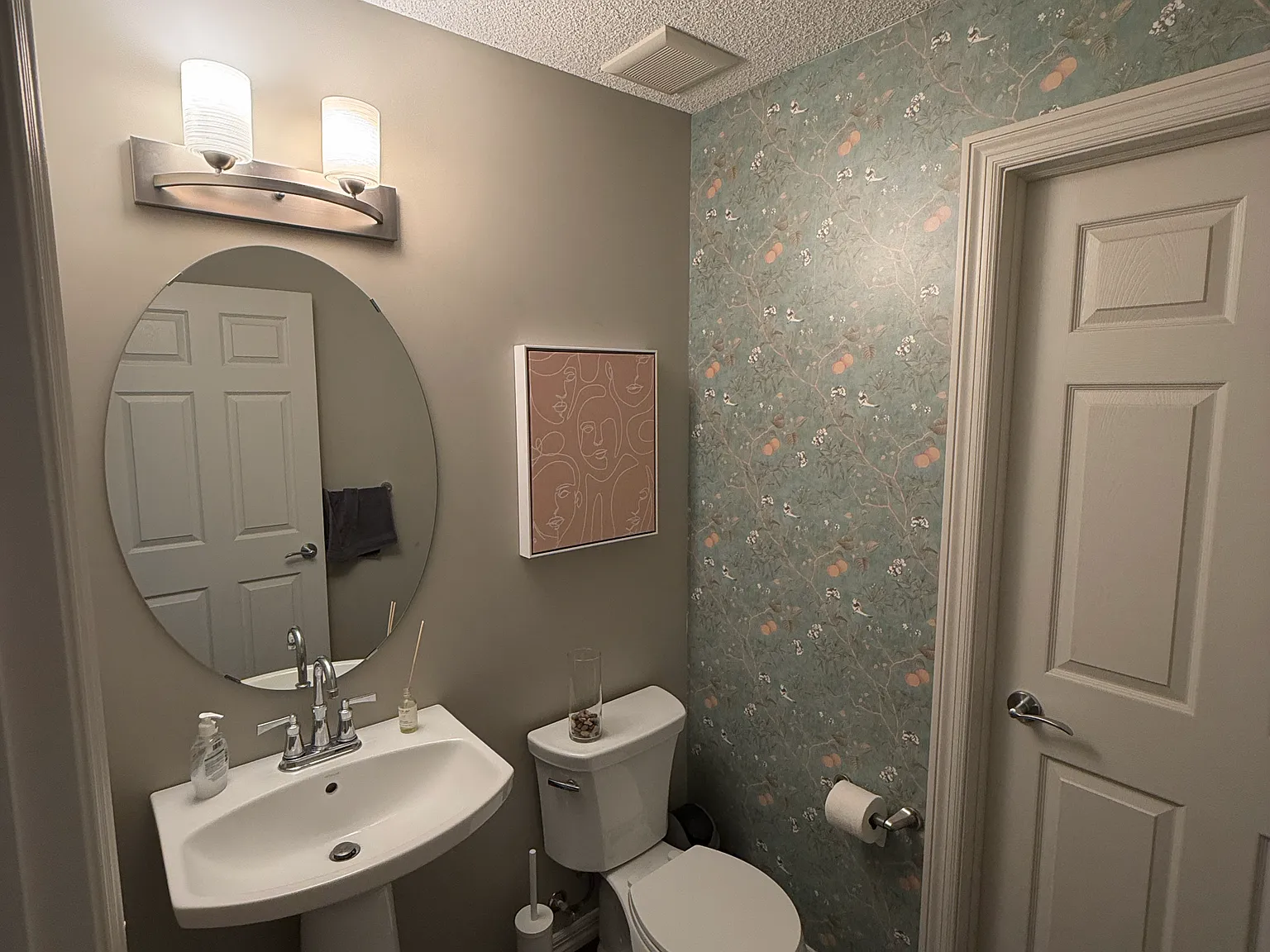 3 bed, 2.5 bath, 1300 sqft, $2,300 — Photo 4