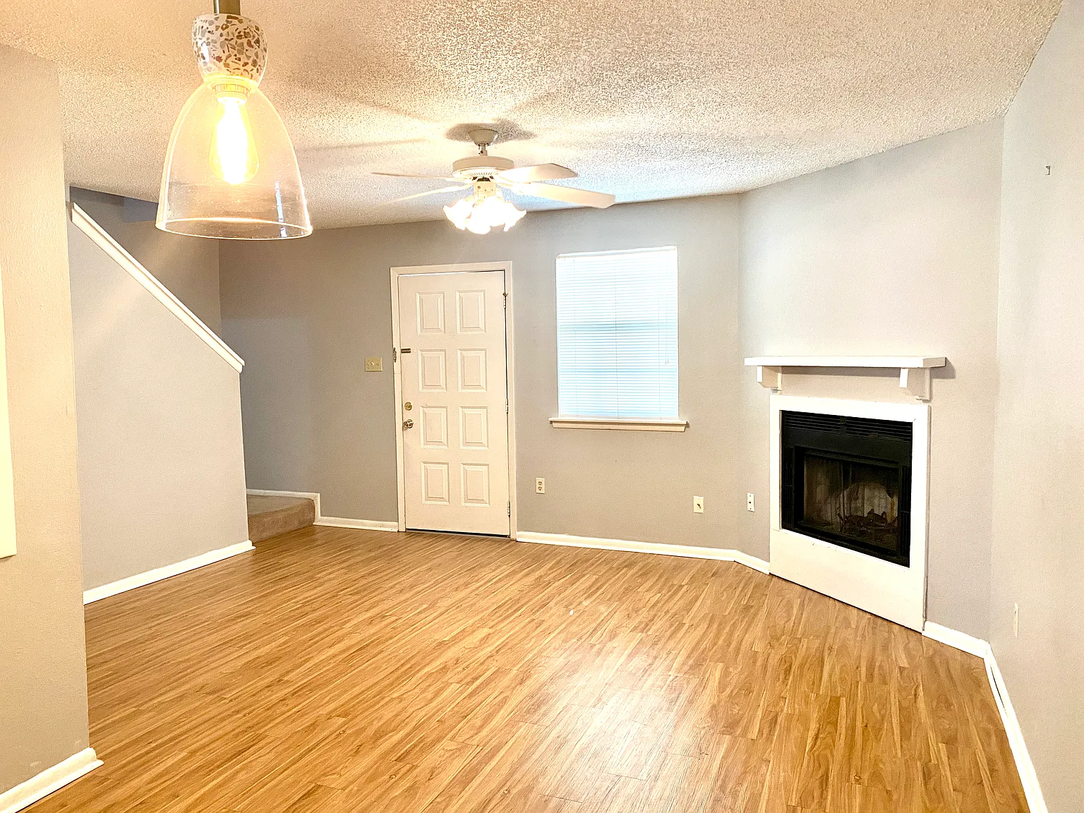 2 bed, 1.5 bath, 980 sqft, $1,149 — Photo 3