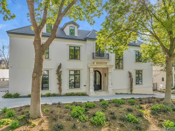 212 E. Wildwood, San Antonio, TX 78209