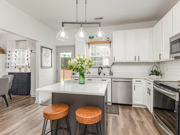 212 Cline Falls Dr, Holly Springs, NC 27540