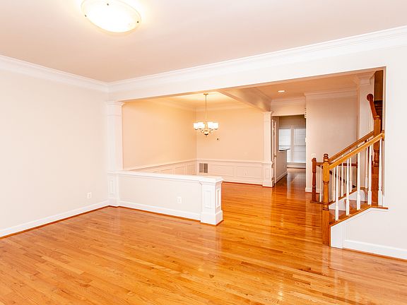 4th image of 2443 Huntington Park Dr