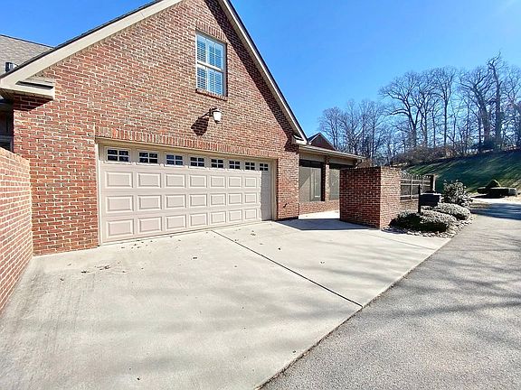 3rd image of 435 Savannah Village Dr