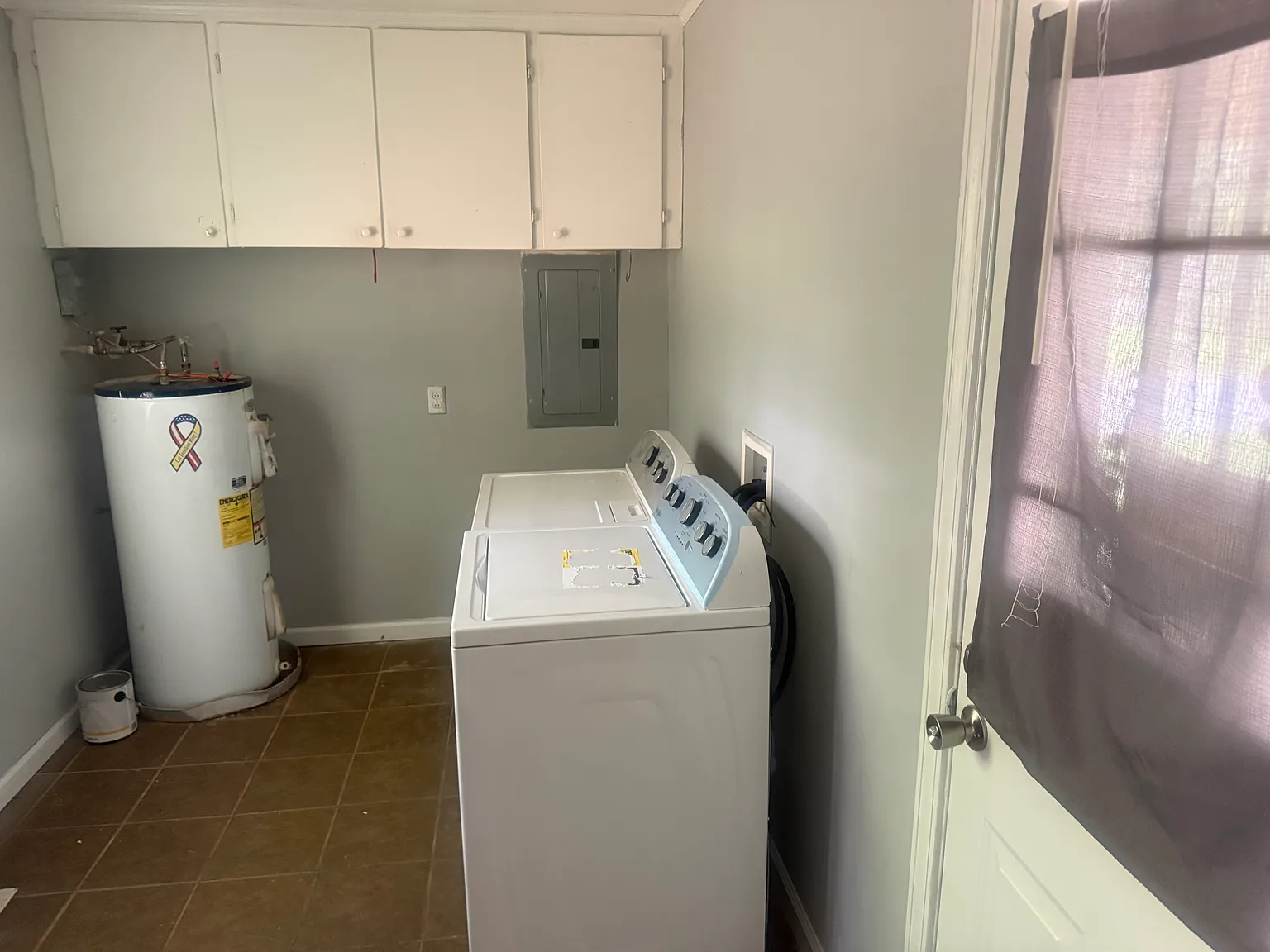 3 bed, 984 sqft, $1,250 — Photo 2