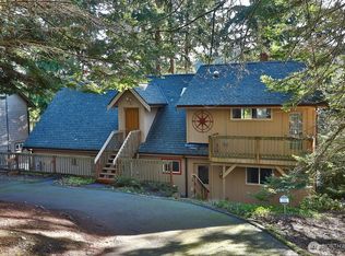 1015 Honeymoon Lake Drive, Greenbank, WA 98253