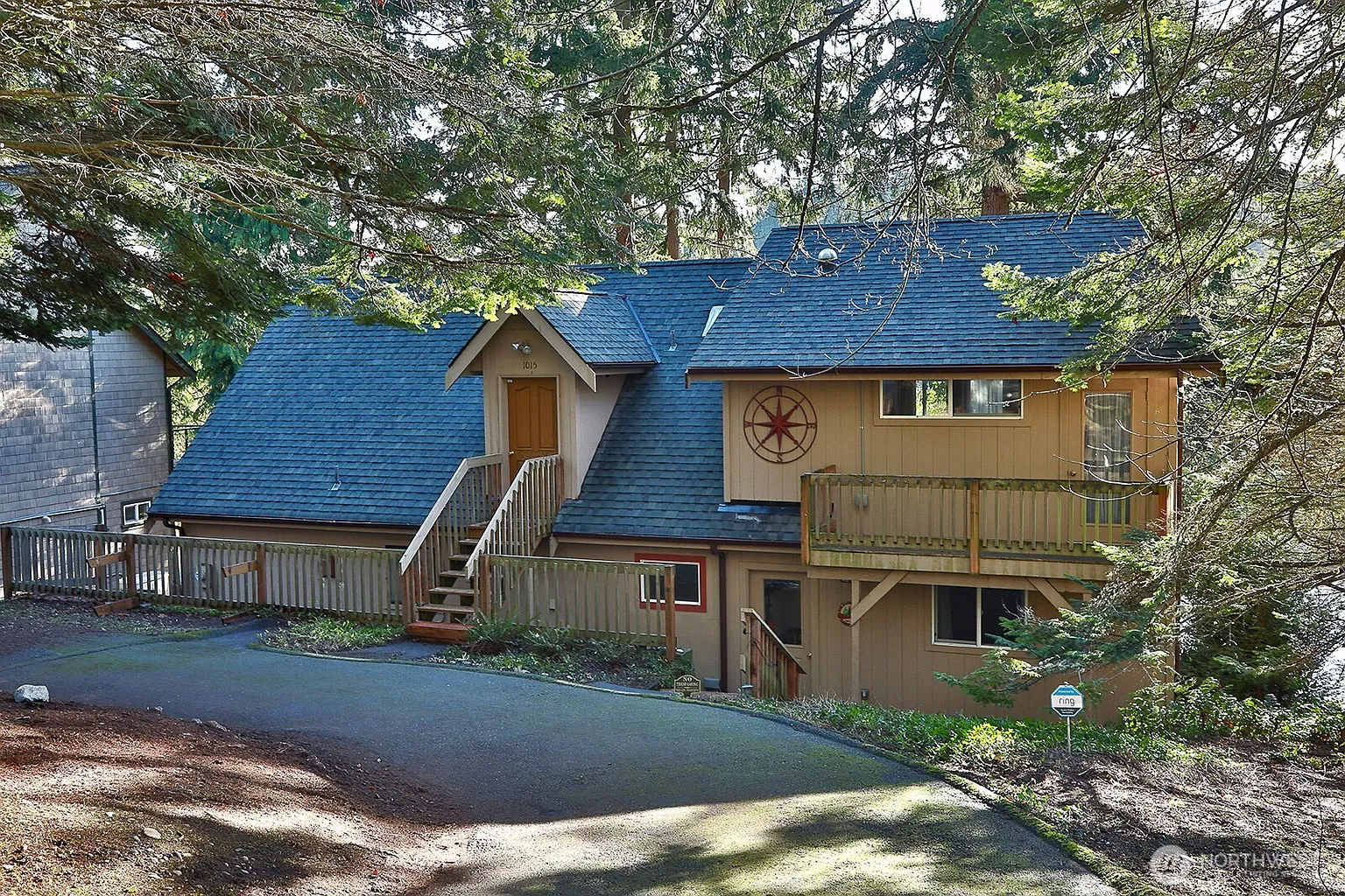 1015 Honeymoon Lake Drive photo 1