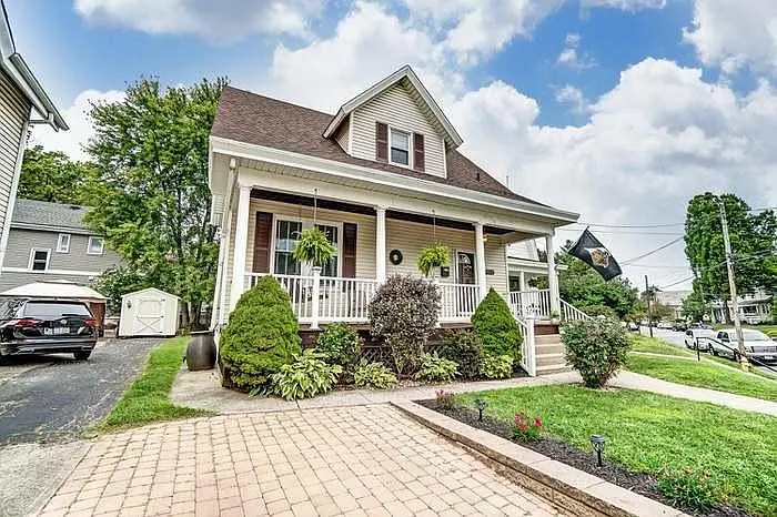 2 bed, 1.5 bath, 1269 sqft, $2,450 — Photo 2