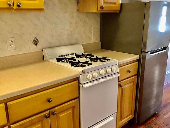 3rd image of 31 W 85th St Penthouse D