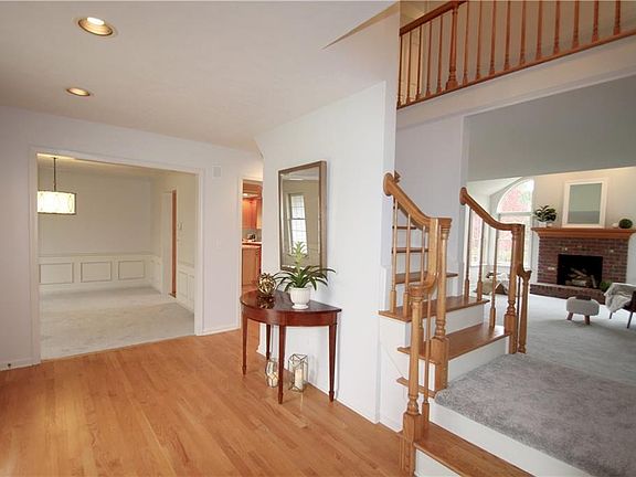 4th image of 29 Wild Berry Ln