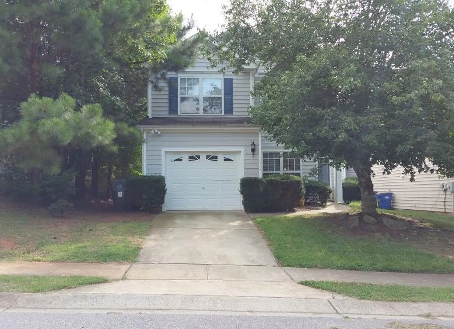 Great 3BD/2.5 BA w/ 1 car garage in convenient W. Raleigh neighborhood! — Photo 1
