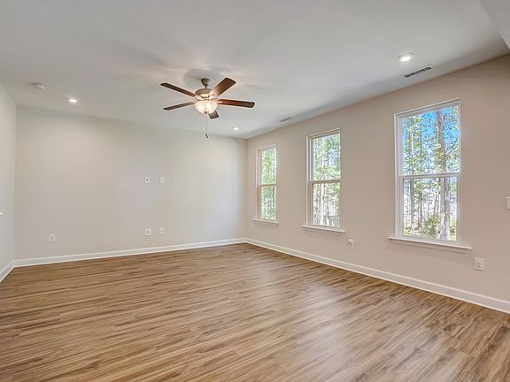 5th image of 438 Badger Pass Dr