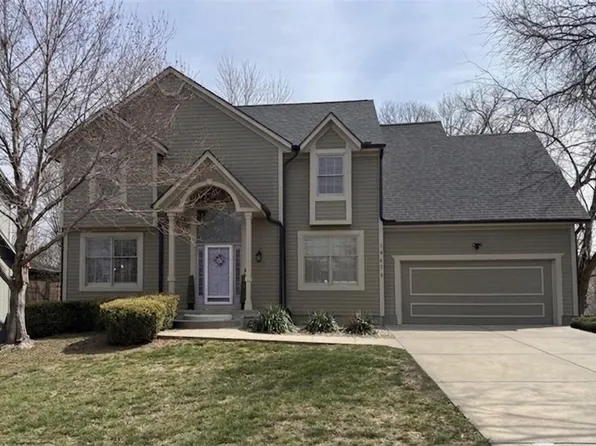 14675 S Greenwood St, Olathe, KS 66062