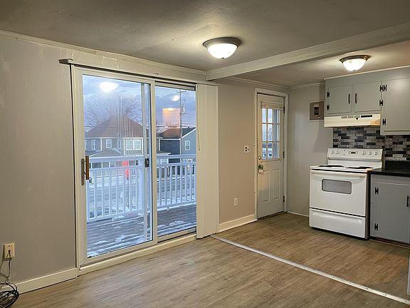 Entrance and deck access