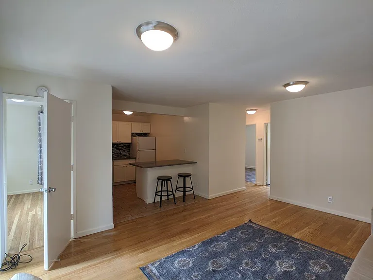 Vanguard Apartments — Photo 28