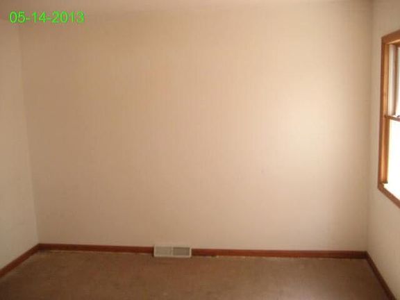 3rd image of 35015 N Milwaukee Ave