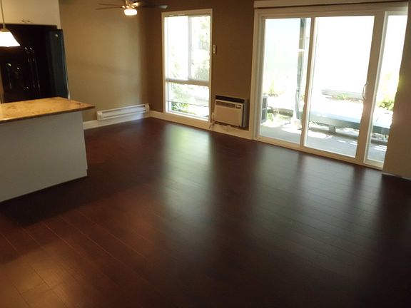 3rd image of 1036 Oak Grove Rd #77