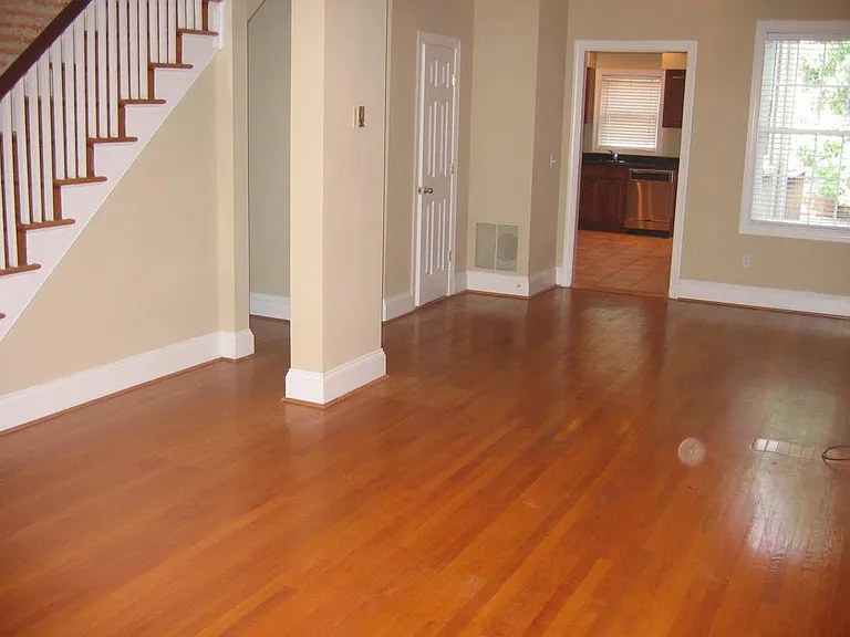 218 14th St NE — Photo 5
