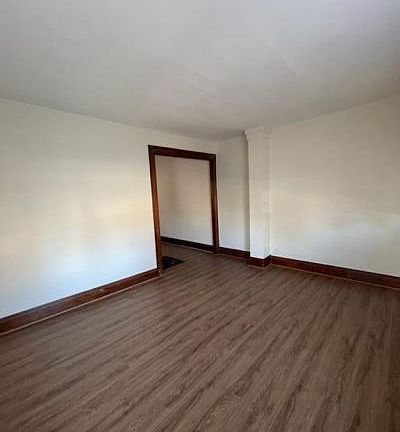 3rd image of 26 W Dayton Dr
