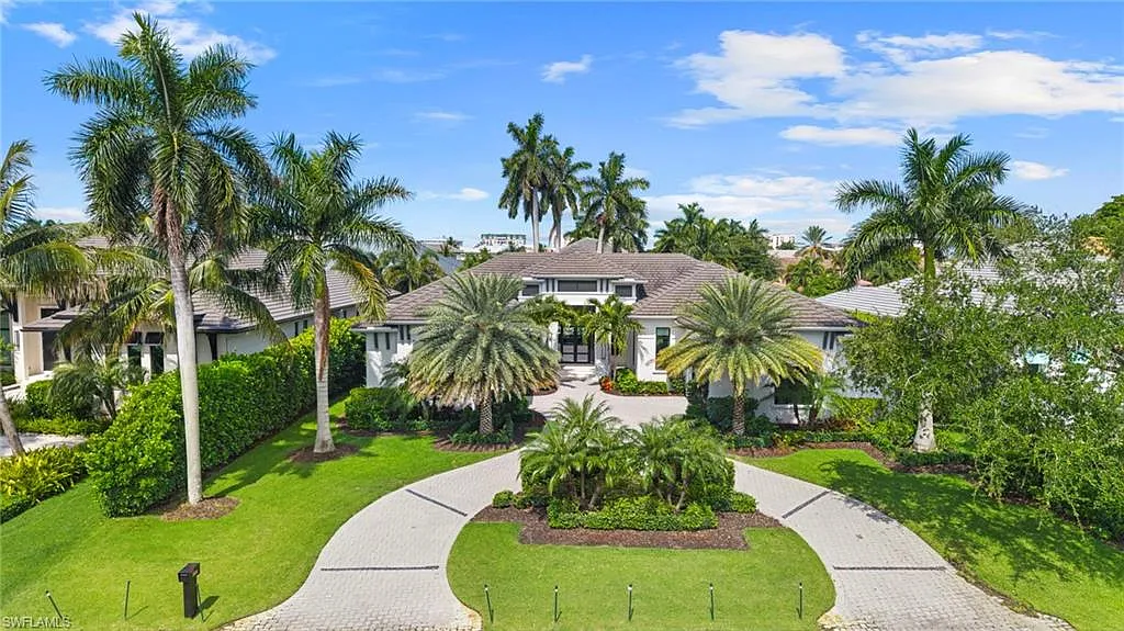 4 bed, 5.5 bath, 4200 sqft, $40,000 — Photo 1