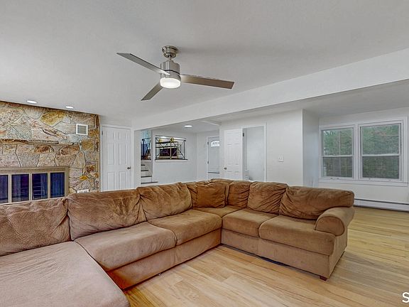 5th image of 88 Wintonbury Avenue