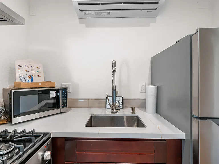 163 E 10th Ave #1 — Photo 2