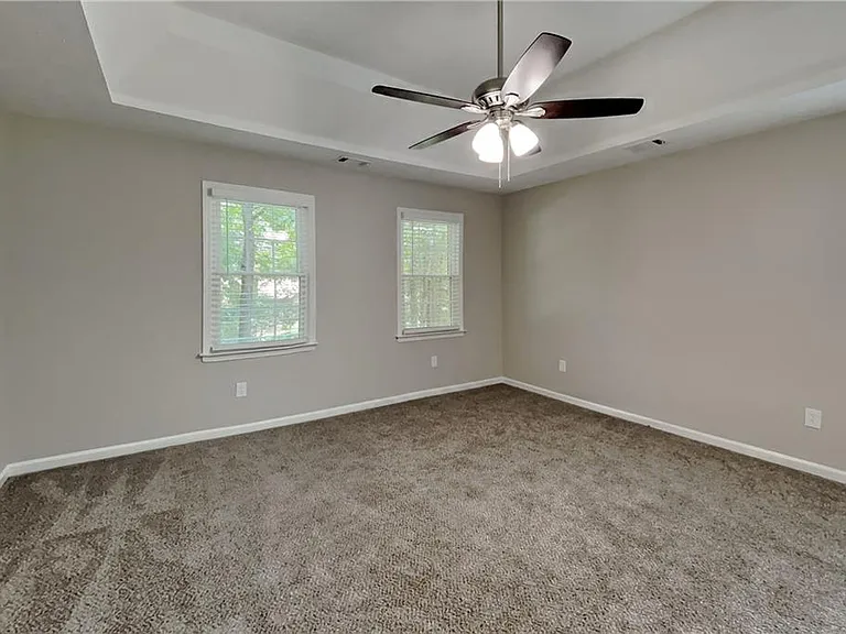 385 Deerwood Dr — Photo 8