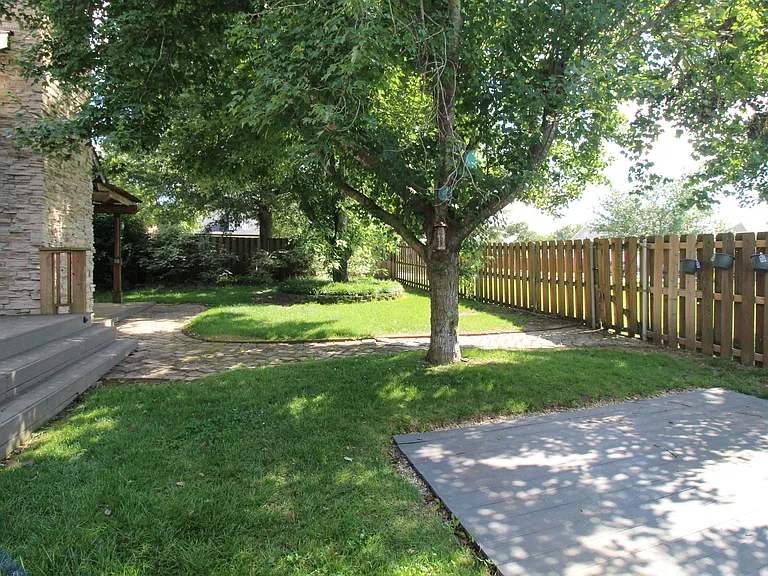 1401 NE Dysart Woods Ln — Photo 40