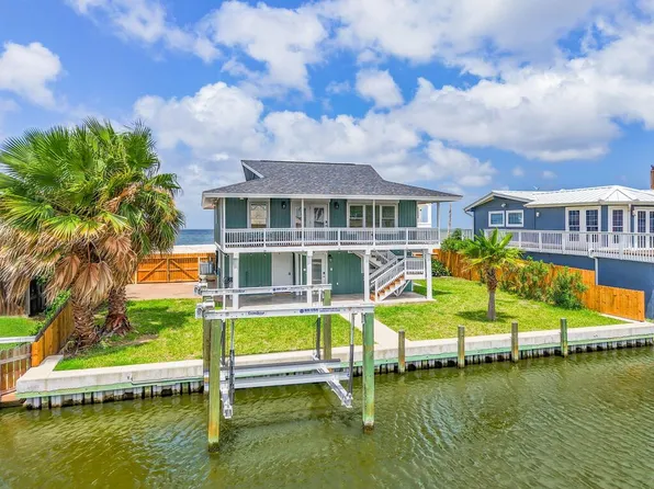 1855 Bay Shore Dr, Rockport, TX 78382
