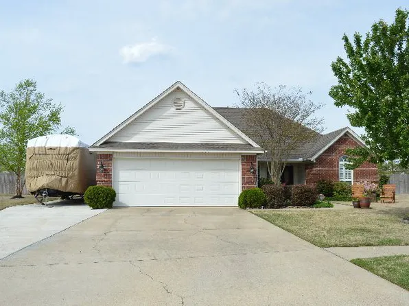 221 Candy Cv, Marion, AR 72364