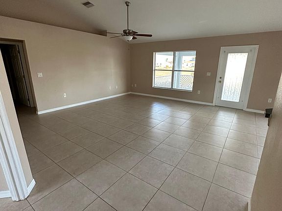 3rd image of 1030 N Gator Cir