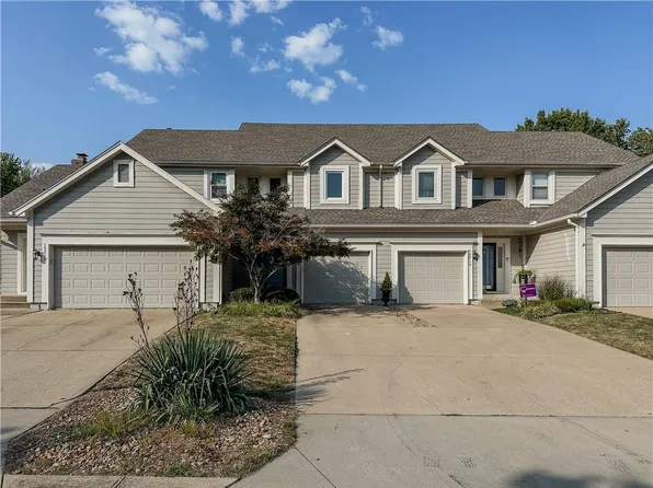 10712 W 116th St, Overland Park, KS 66210