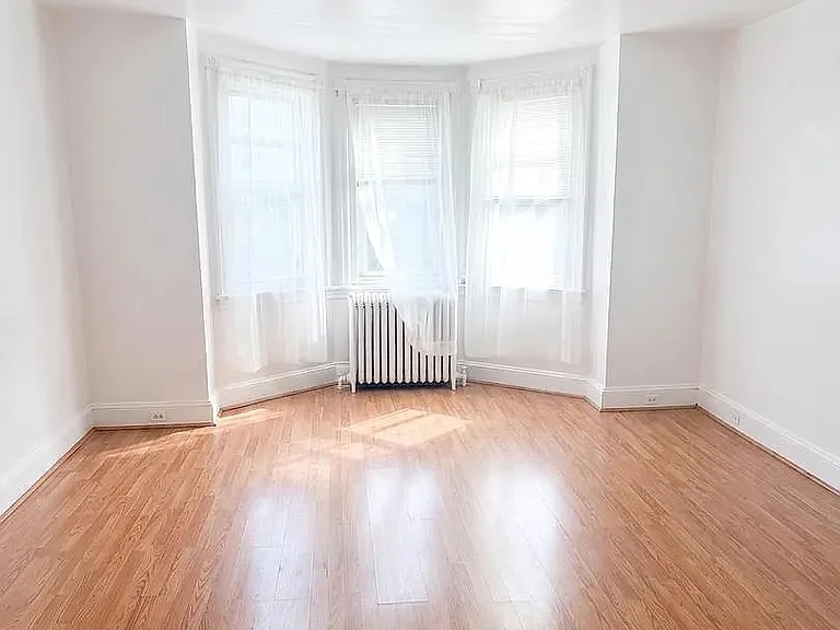 1515 Dyre St — Photo 12