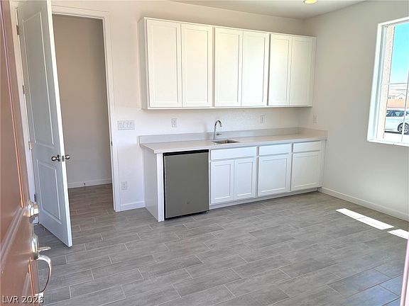 3rd image of 5712 E Badlands Ln