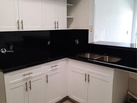 5th image of 1706 Belmont Ln #1706