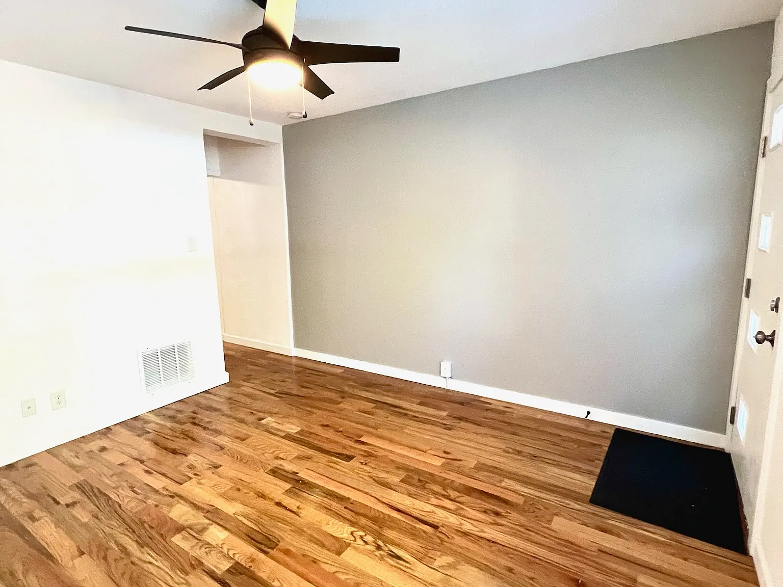 2 bed, 700 sqft, $1,849 — Photo 2