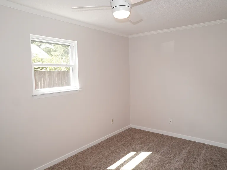 1133 Oakcrest Dr — Photo 8