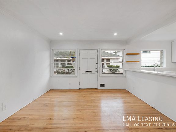 2nd image of 11619 Moorpark St #11619