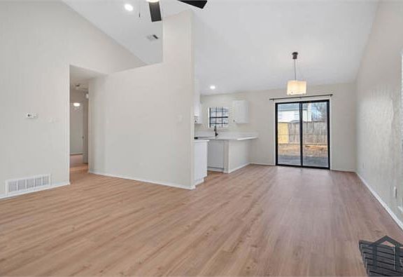 3rd image of 4136 Driscoll Dr
