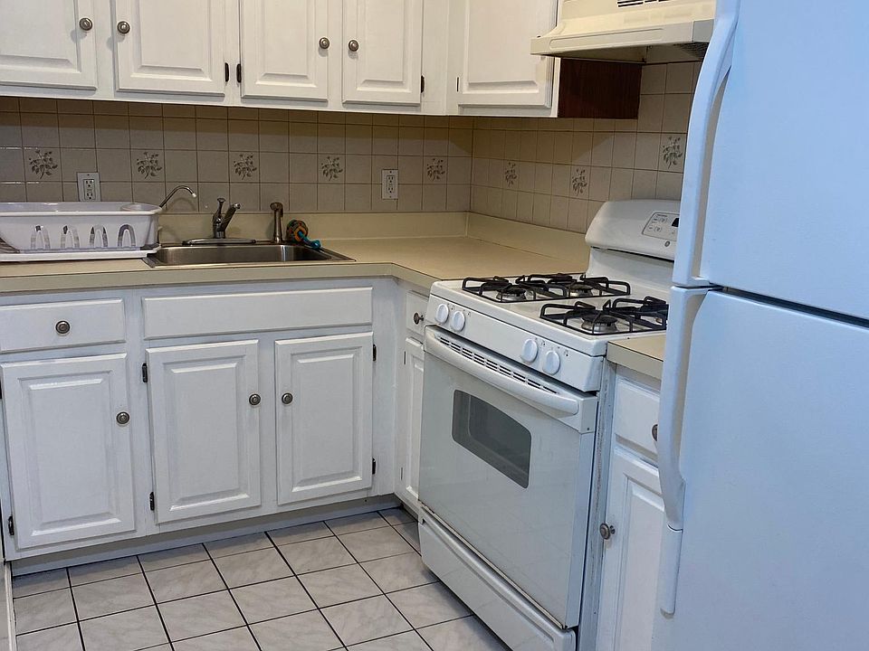 1st image of 2705 Gifford Ave Floor 1