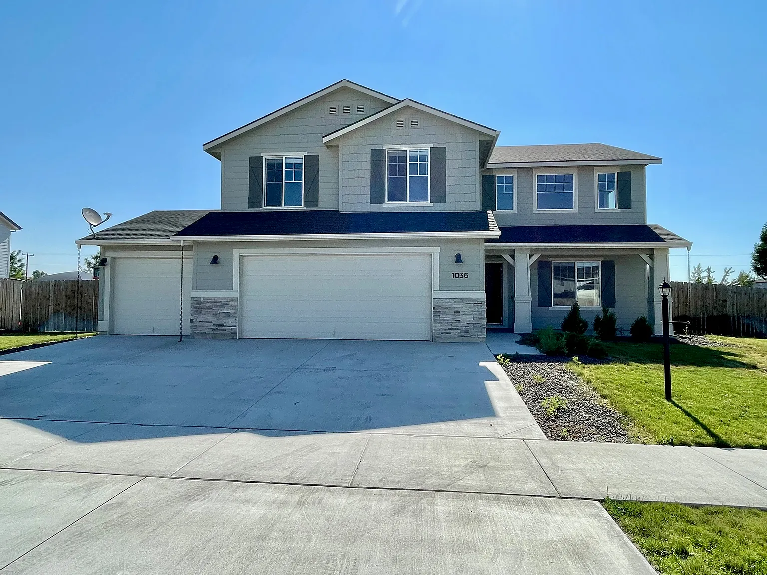 4 bed, 2.5 bath, 2538 sqft, $2,695 — Photo 1