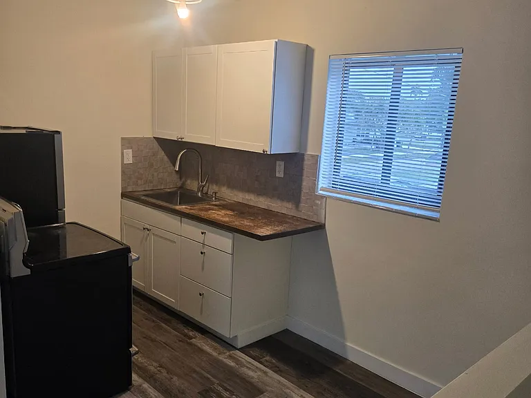 602 SW 5th Ave #1 — Photo 3